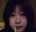 歪嘴女孩